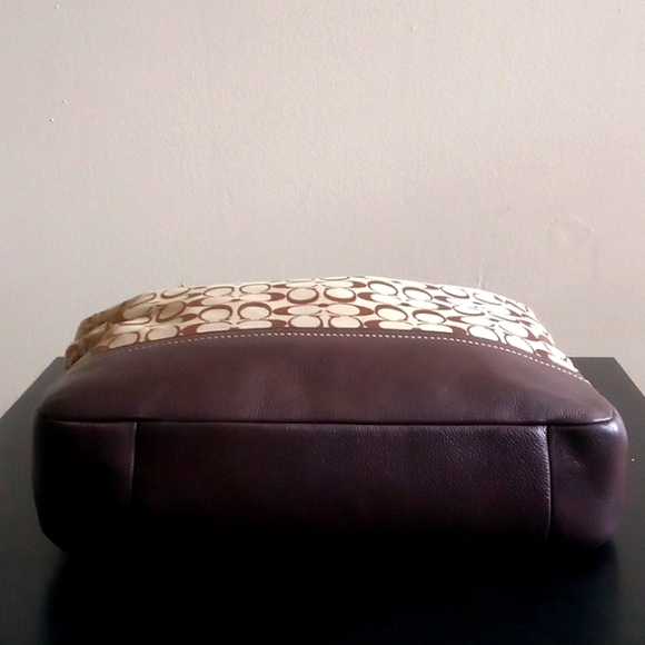 Coach - Picture 3 of 4